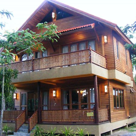 Baan Banyan Villa, Wood House Short Walk To Mae Nam Beach Exterior foto